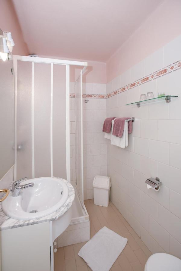 Hotel-Pension Kamyk Прага Екстериор снимка