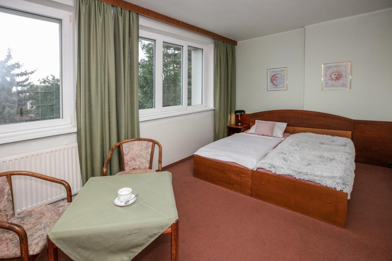 Hotel-Pension Kamyk Прага Екстериор снимка