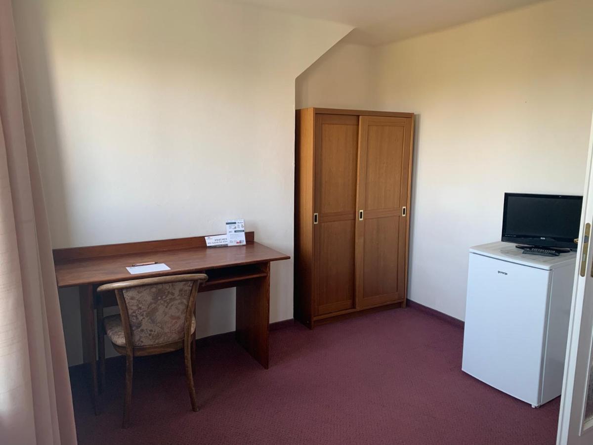 Hotel-Pension Kamyk Прага Екстериор снимка