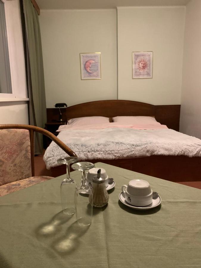 Hotel-Pension Kamyk Прага Екстериор снимка
