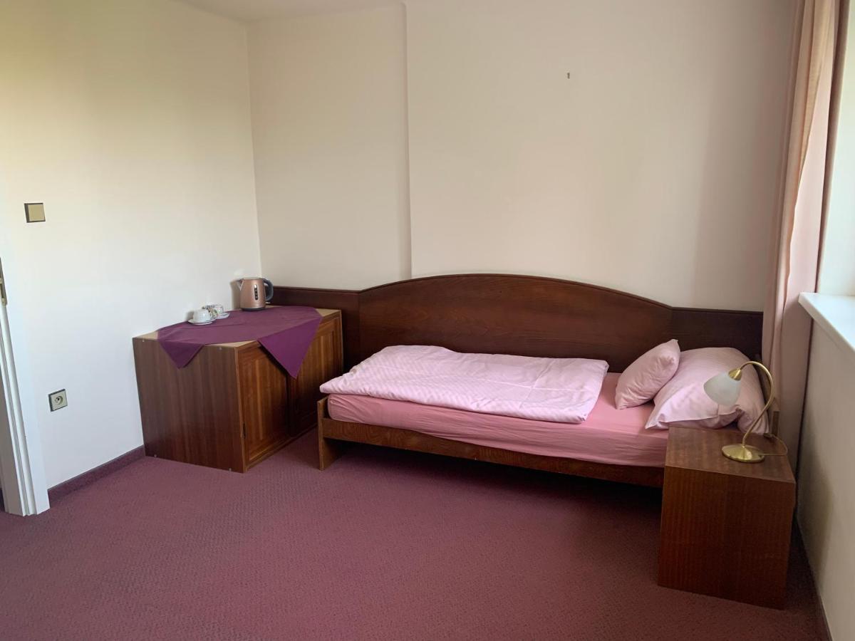 Hotel-Pension Kamyk Прага Екстериор снимка