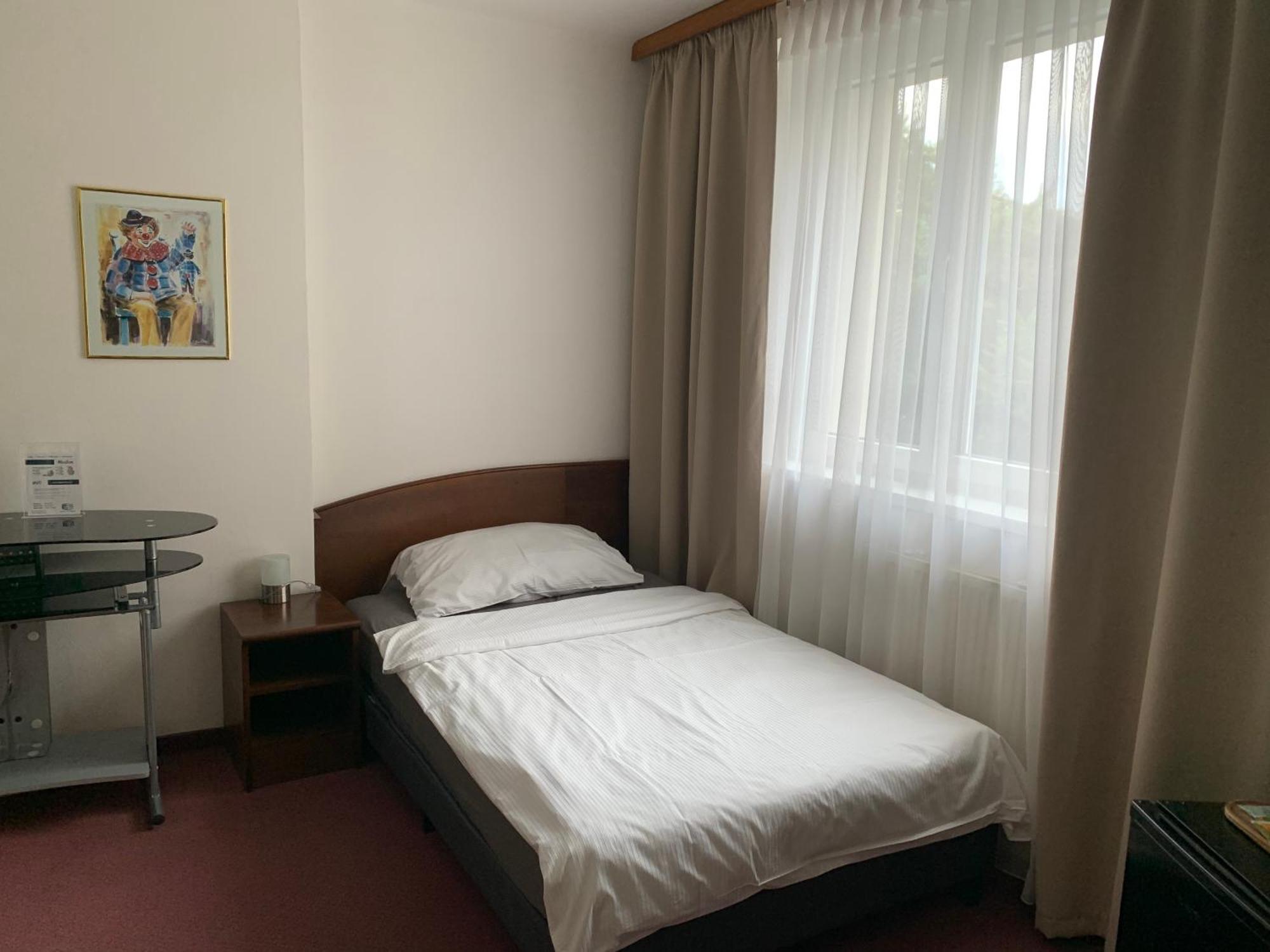 Hotel-Pension Kamyk Прага Екстериор снимка