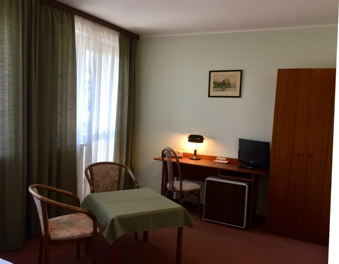 Hotel-Pension Kamyk Прага Екстериор снимка