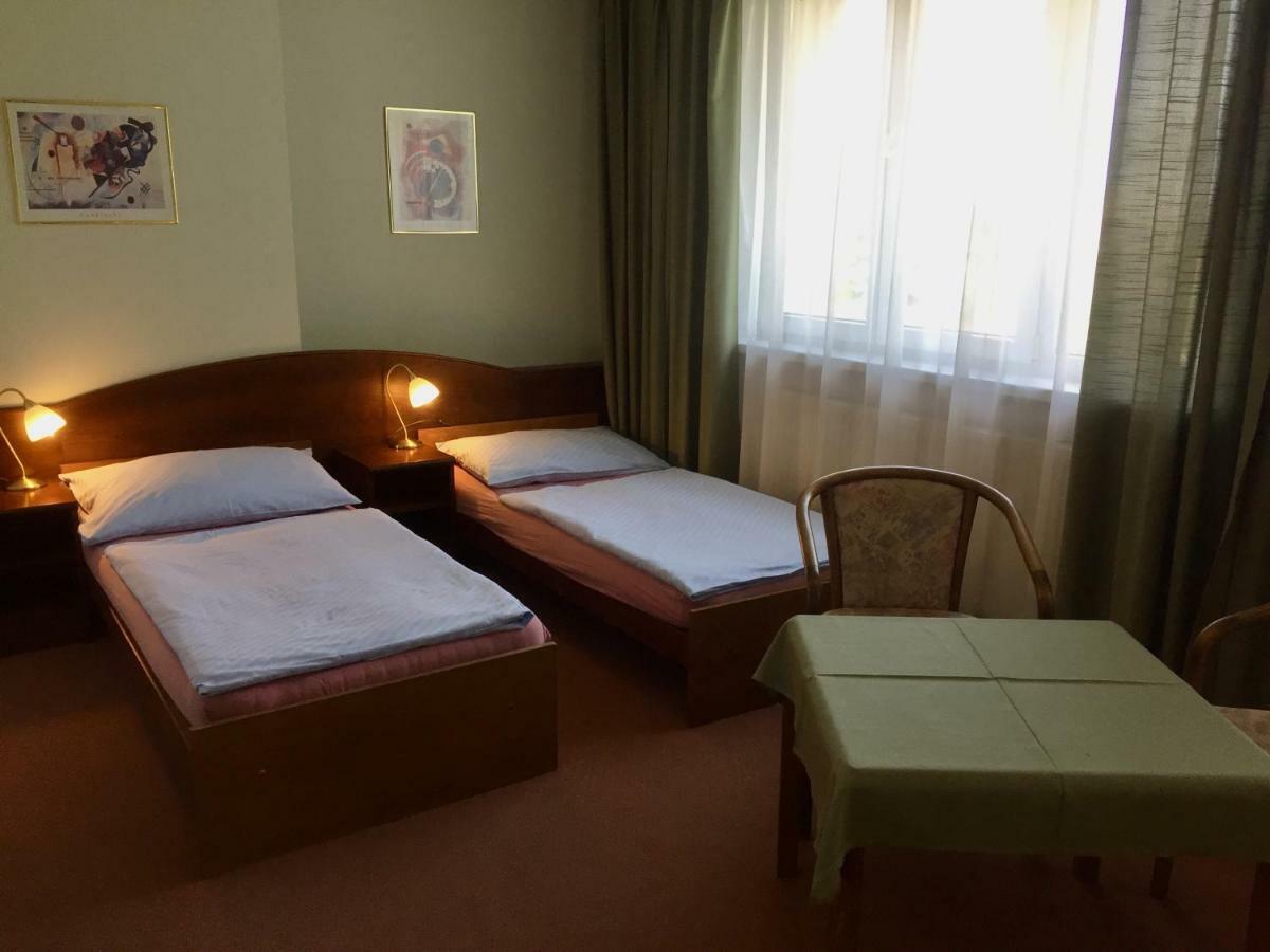 Hotel-Pension Kamyk Прага Екстериор снимка